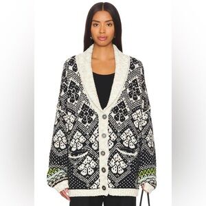 Free people Sasha cardigan, oversized knit
Sweater. Medium, nwt